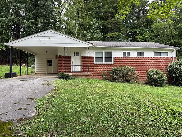 905 Curleque Dr — Photo 1