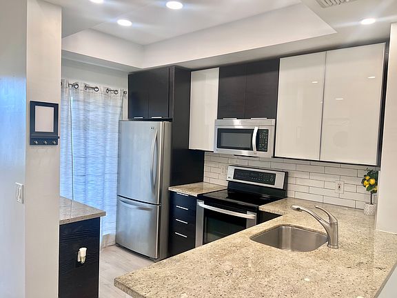 Kitchen - 2281 SW 15th St. 148 Deerfield Beach, FL 33442