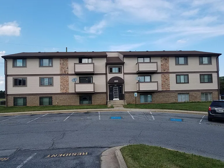 830 Heather Ridge Dr #E — Photo 1
