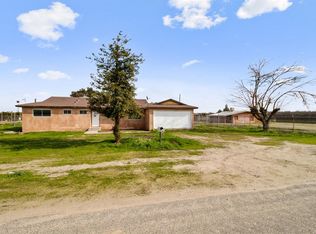 14482 W McKinley Ave, Kerman, CA 93630