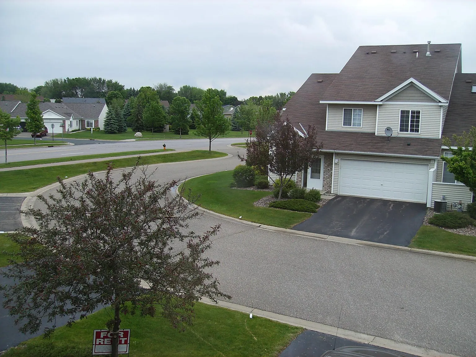 2 bed, 1.5 bath, 1422 sqft, $1,995 — Photo 2