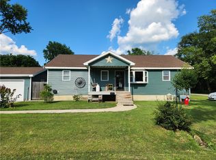 1422 Ohio Ave, Windsor, IL 61957