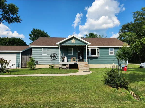 1422 Ohio Ave, Windsor, IL 61957