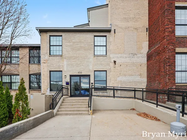 533 Columbia Ave APT 107, Holland, MI 49423