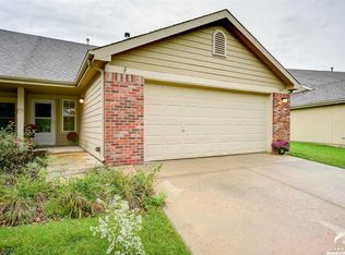 2622 Sawgrass Dr, Lawrence, KS 66047