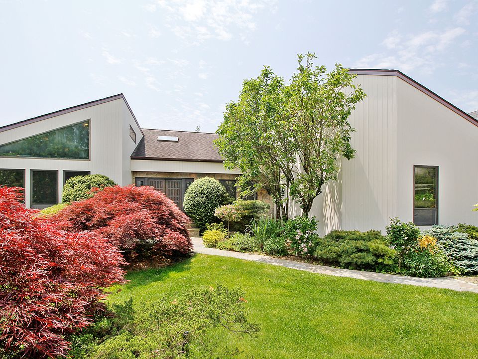1st image of 10 Marbourne Dr
