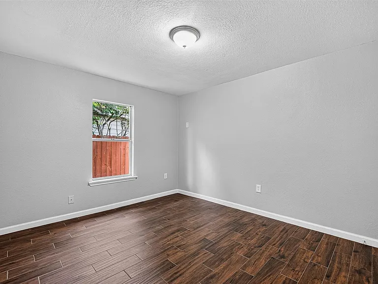 1112 Johnson St — Photo 27