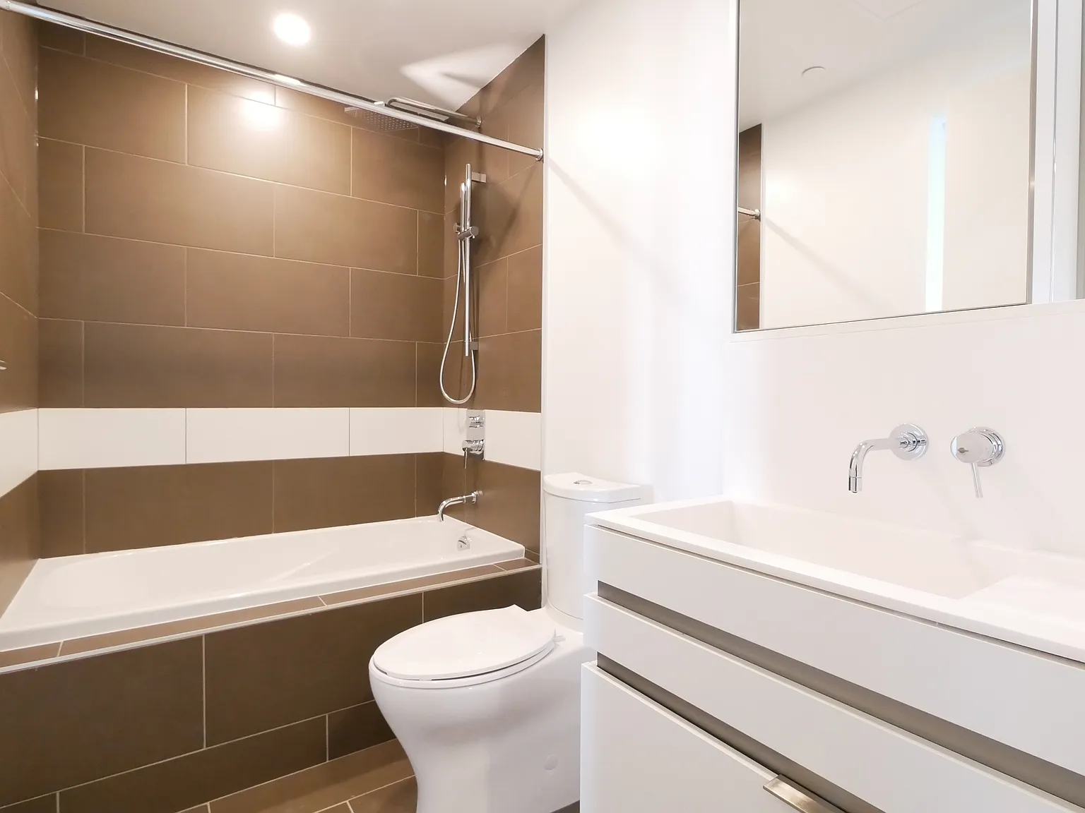 197 Yonge St - 1511 Toronto — Photo 4