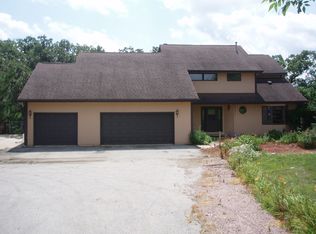 20379 Twin Pines Dr, Earlham, IA 50072
