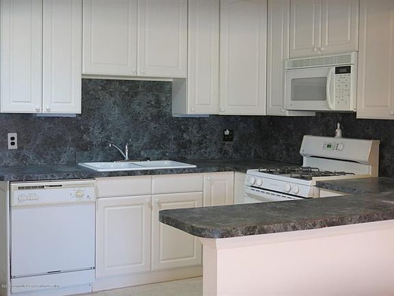 4th image of 12B Heron St