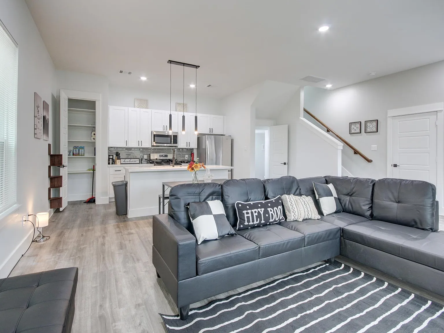 9305 Tower St — Photo 4