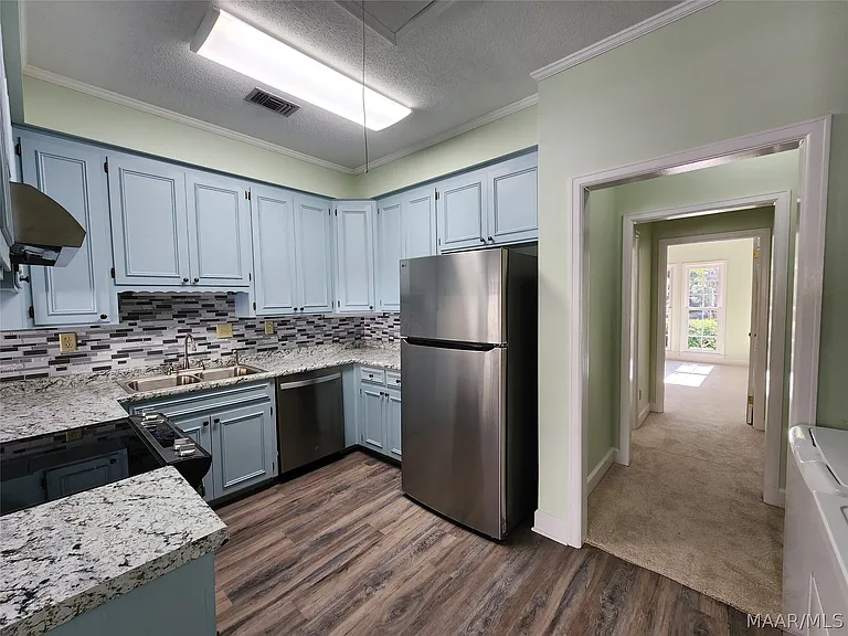 2067 Hazel Hedge Ln — Photo 9