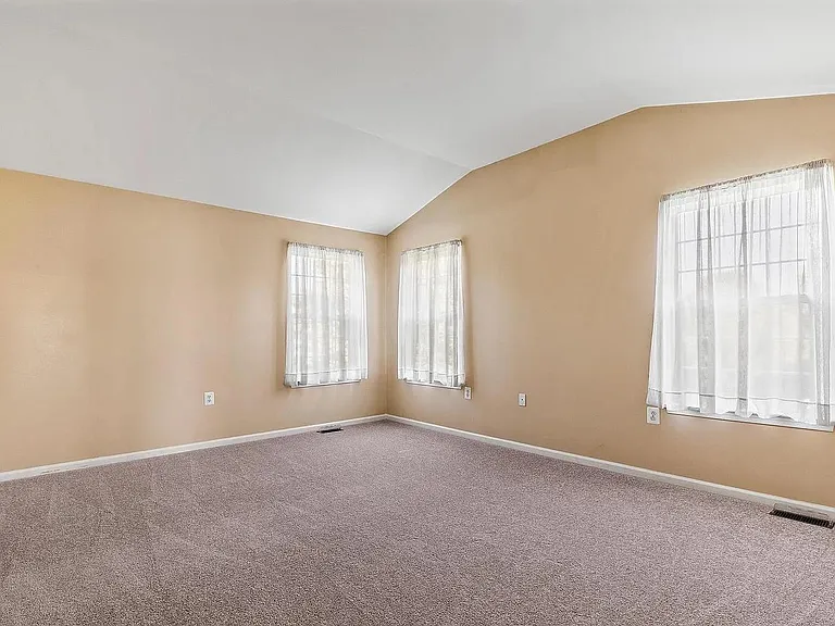 387 Wheatfield Cir — Photo 15