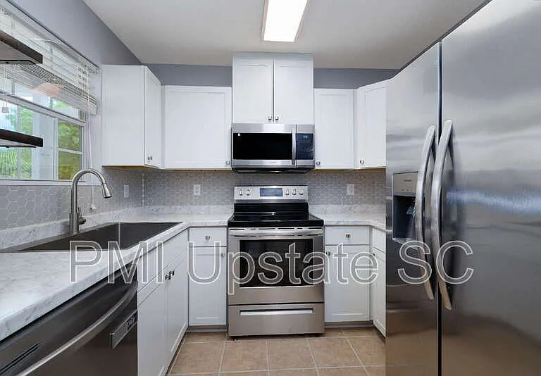 12 Hayfield Ln — Photo 6