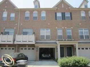 39830 Rockcrest Cir, Northville, MI 48168