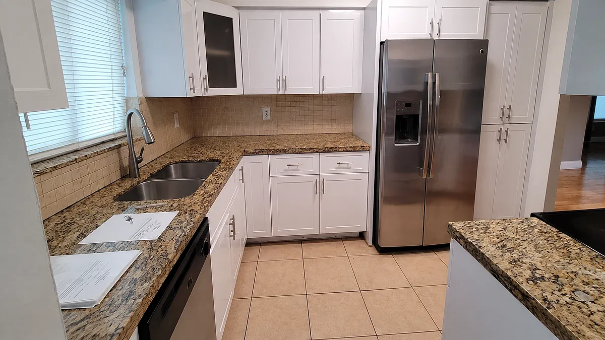 5 bed, 3.0 bath, 1994 sqft, $4,500 — Photo 3