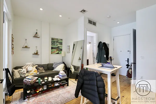 Rented by Hagstrom Management Inc | media 119