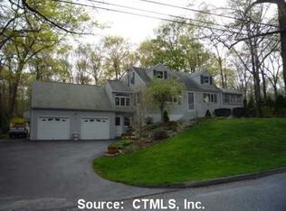 8 Butlertown Rd, Waterford, CT 06385