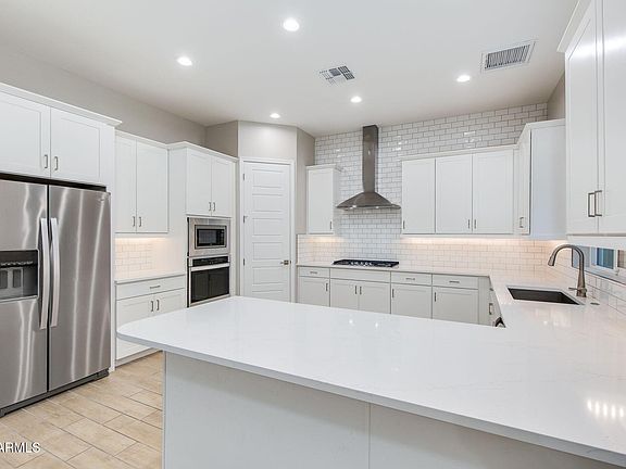3rd image of 5124 E WOODRIDGE Drive