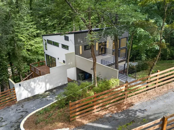 1153 Dawn View Ln NW, Atlanta, GA 30327