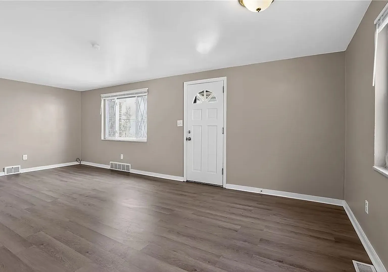 3Bd/1 Bath Home -- Available 9/1/26 — Photo 3