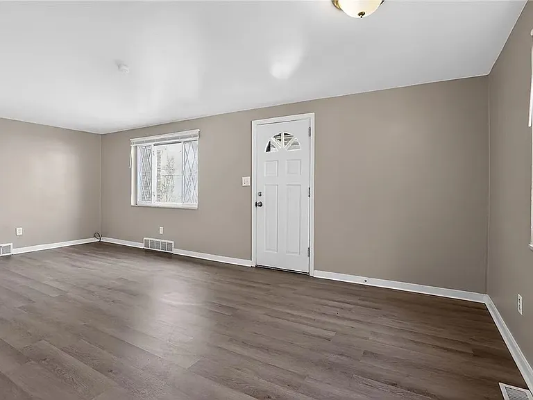 8030 Lincoln Rd — Photo 3