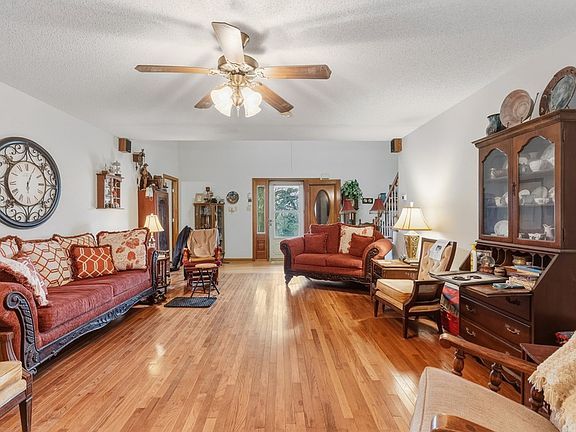 5th image of 3715 Henderson Rd