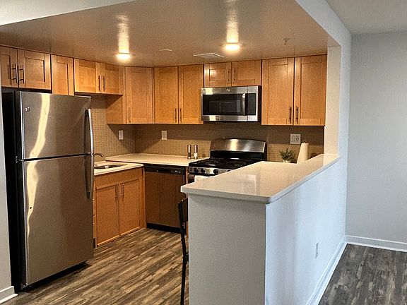 5th image of 371 Bergen Blvd #609