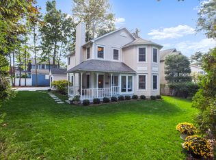 2 Manor Pl, Larchmont, NY 10538