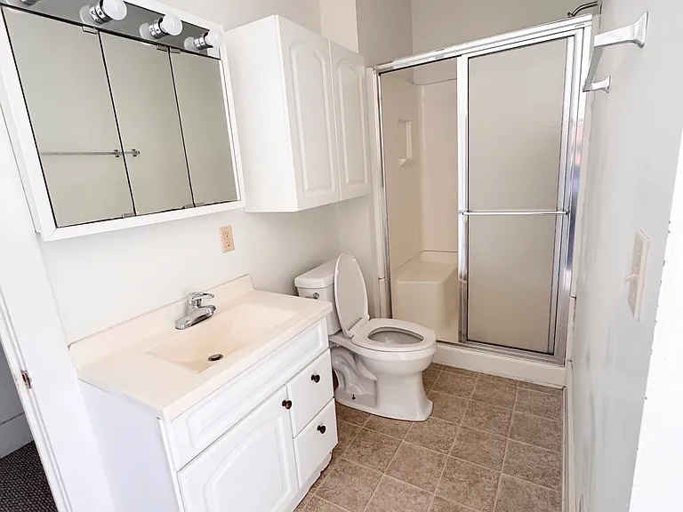 670 N Walnut St — Photo 19