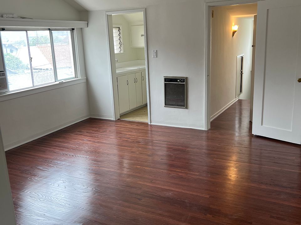 1st image of 120 W Avenue 43 #122-1/2