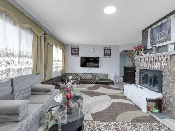 10080 143rd St, Surrey, BC V3T 4S8