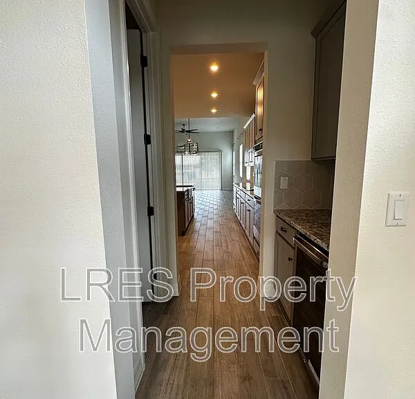 9220 Sea Pine Ave — Photo 8