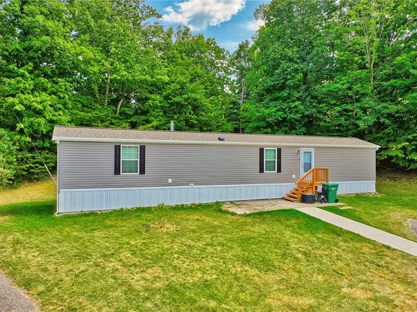 128 Tidd Cir, Farmington, NY 14425