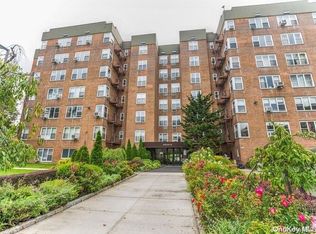 1870 211th St APT 2A, Bayside, NY 11360