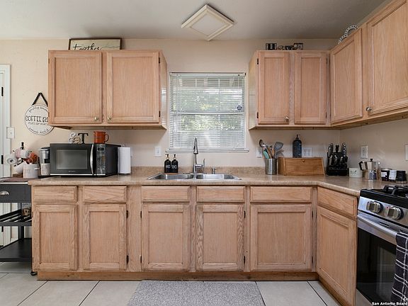 4th image of 310 COLEBROOK DR