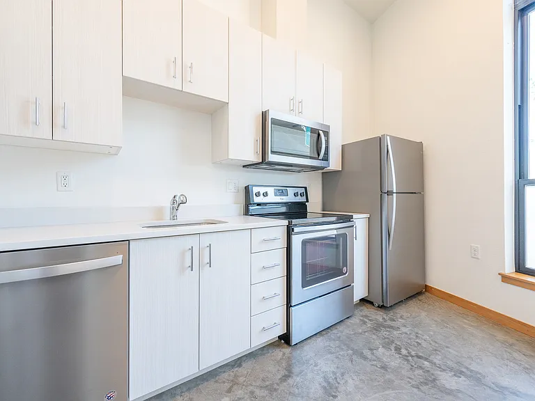 9320 SE Woodstock Blvd #101 — Photo 12