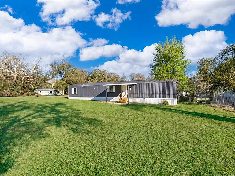 101 Caroline Ave — Photo 1