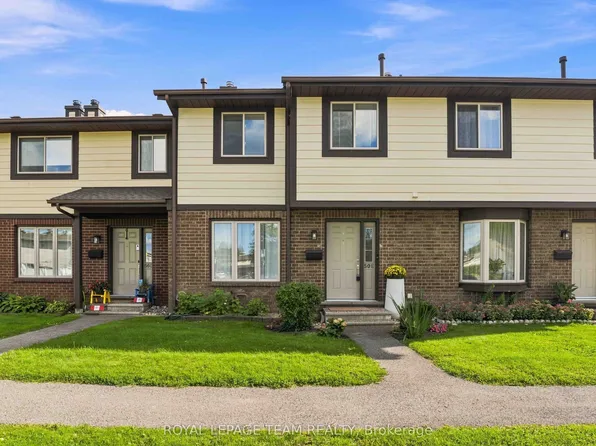 50 E Medhurst Dr #16, Ottawa, ON K2G 4V2