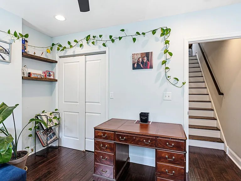 2318 E Thompson St — Photo 19