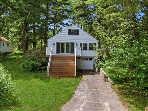 28 Lake Dr, Wilbraham, MA 01095