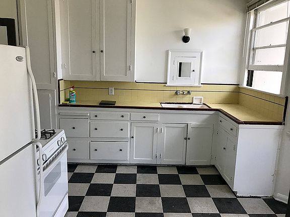 Kitchen (taken before cleaned)