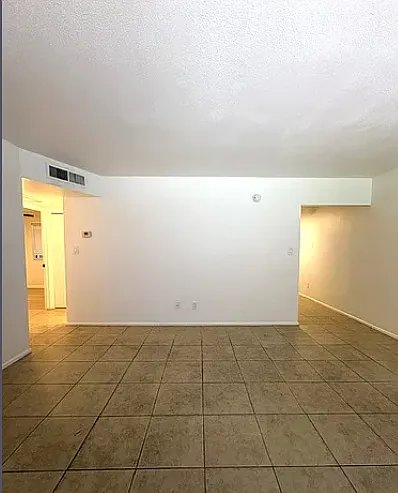 2 bed, 819 sqft, $1,371 — Photo 2