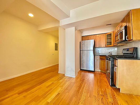 2nd image of 3110 23rd St APT 4A