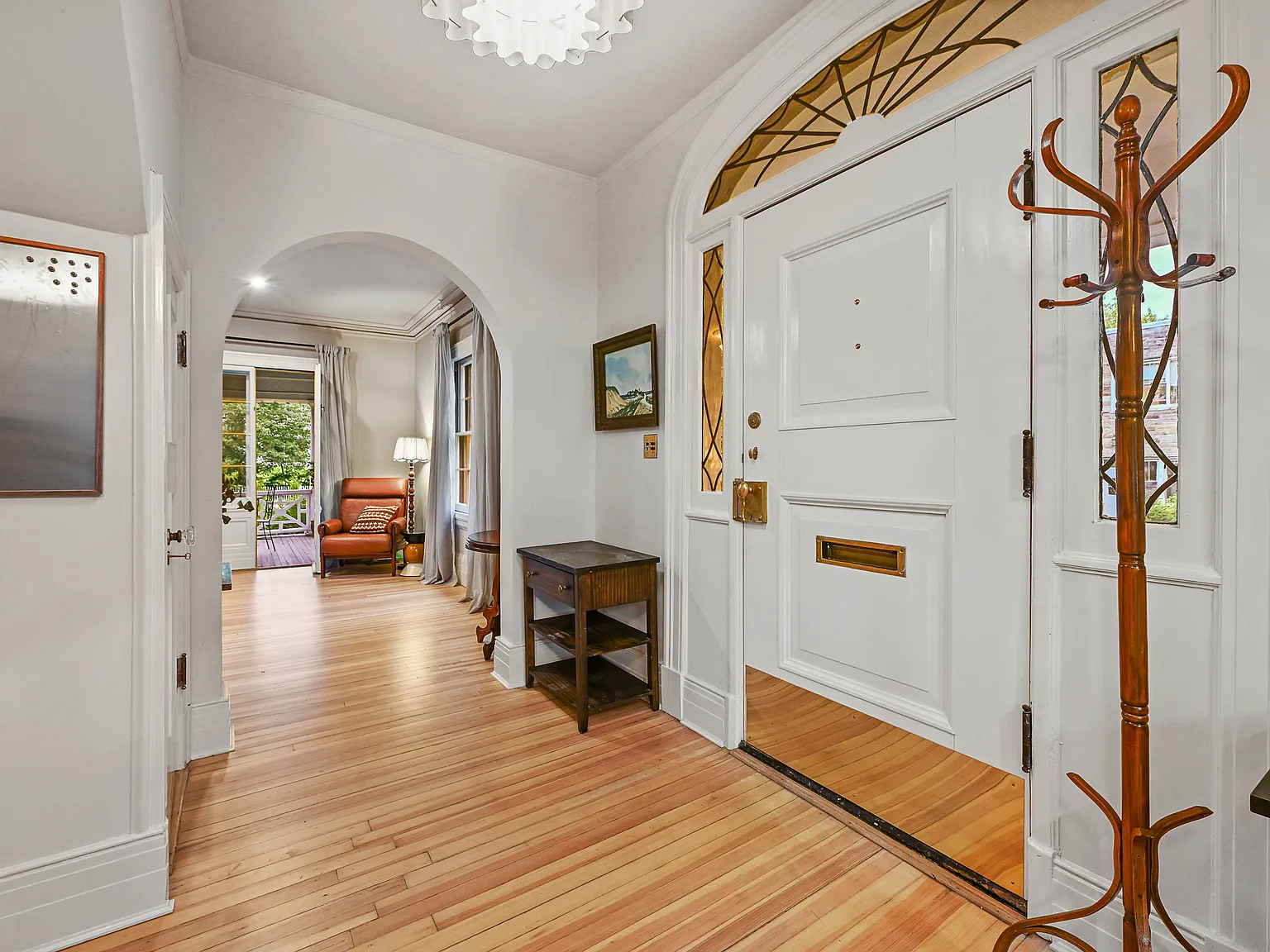 4 bed, 2.5 bath, 2511 sqft, $12,500 — Photo 3