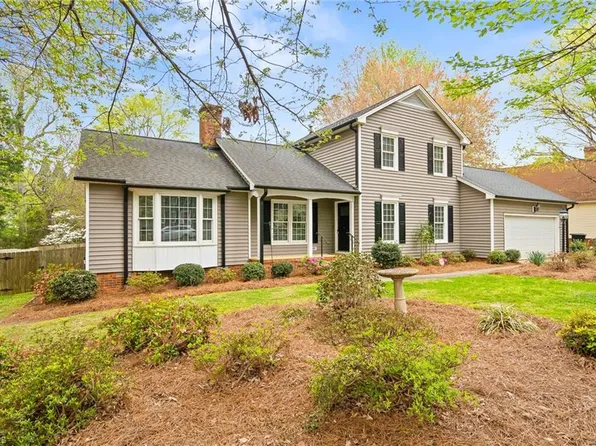 516 Edinburgh Dr, Burlington, NC 27215
