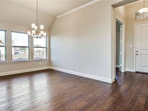 4th image of 3015 Charles Dr
