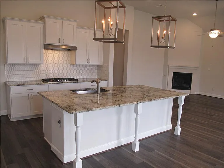 635 Spinnaker Loop — Photo 2