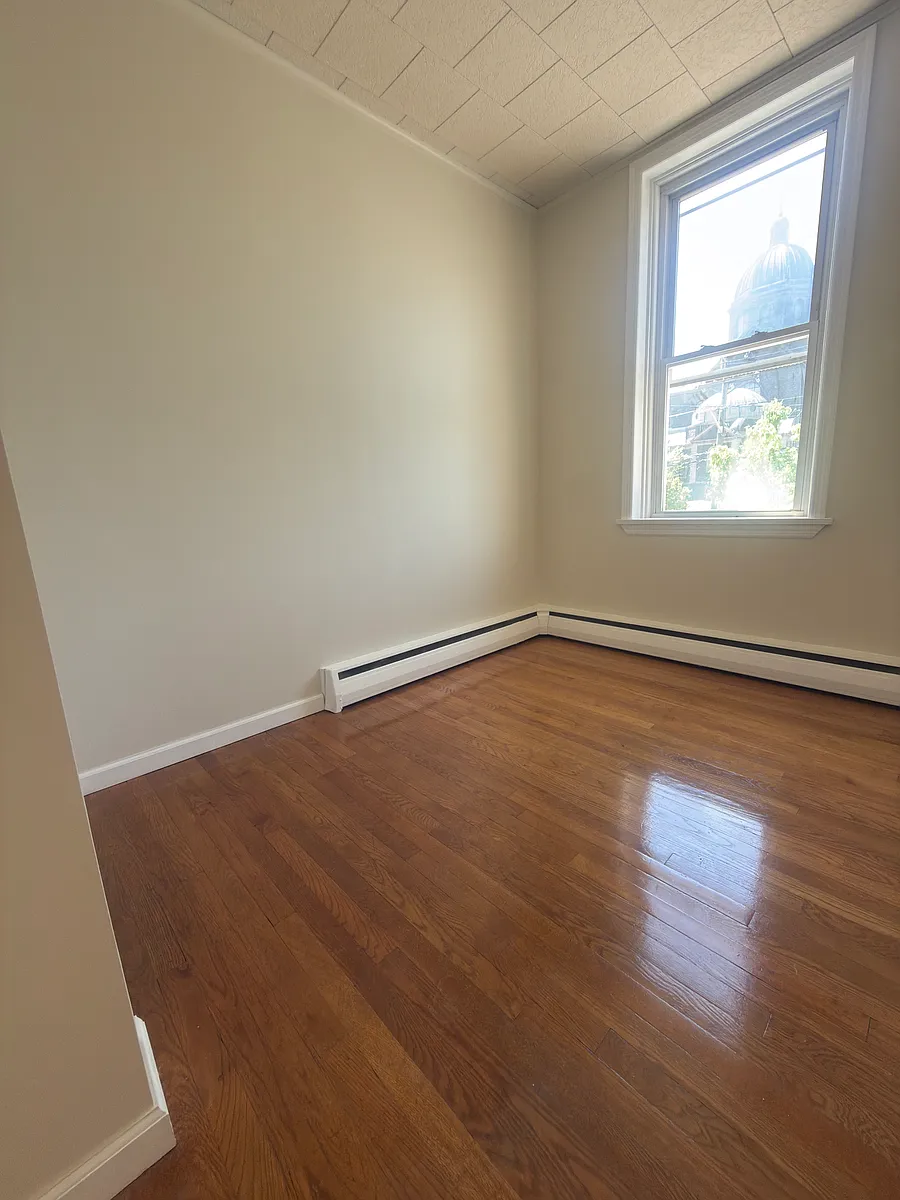 Building Photo - 622 21st St #2