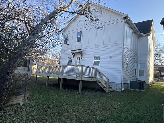 4th image of 211 Rogers Ave